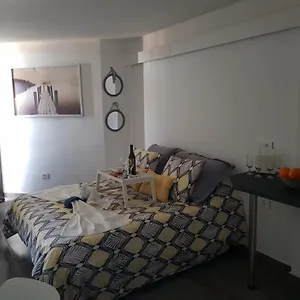  Apartment Summerland Suites